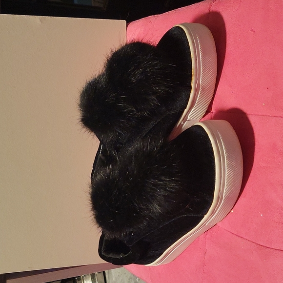 Pompom Sneakers - Picture 1 of 8